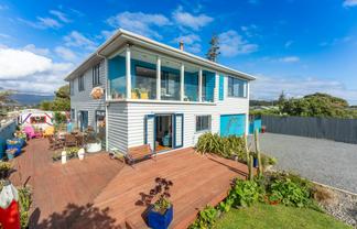 100B Marine Parade, Otaki Beach