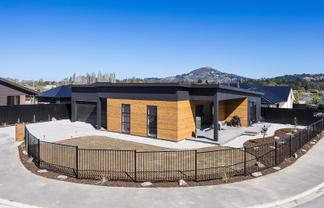 14 Caroline Way, Abbotsford