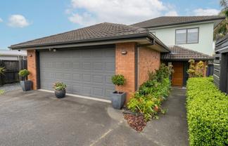 81 Royal Road, Massey