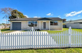40 Tuhikaramea Road, Dinsdale