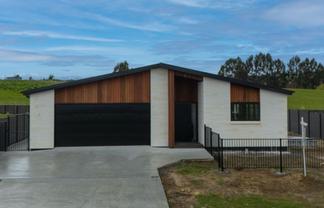 17 Meadowbank Drive, MILTON
