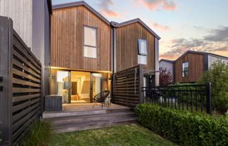 2/111 Edgeware Road, Saint Albans
