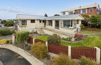 32 Bangor Terrace, Kew
