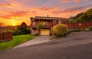 15 Pioneer Grove, Silverstream