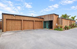 16 Onukutara Place, Huntington