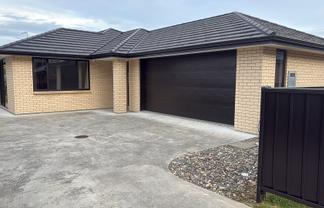215 Queens Drive, Windsor