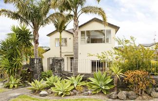 8 Scarboro Terrace, Murrays Bay