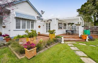 20 Pembroke Road West, Stratford