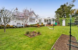 20 Pembroke Road West, Stratford