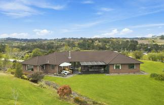 29 Whangaparaoa Road, Red Beach