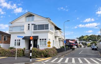 2/7 Queens Parade, Devonport