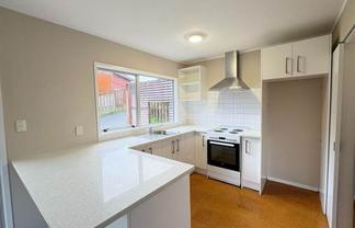 2/18 Moxham Grove, Massey