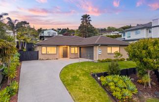 12 Bloomfield Rise, Stanmore Bay