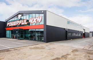 Quality clear-span warehouse with roller doors