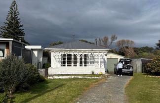 12 The Avenue, Otaki Beach