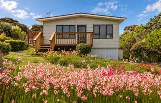 33 Whakarite Road, Ostend