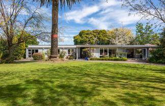 12 Hyatt Grove, Greenmeadows