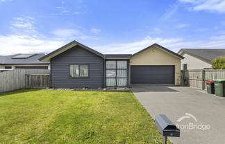 8 Maitland Crescent, Rolleston