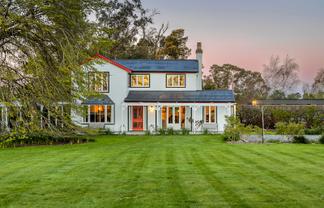 12 Davis Road, Cust