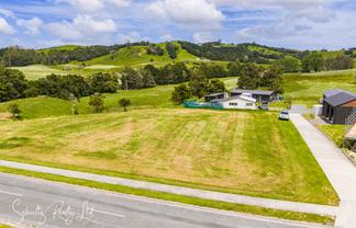 16 and 18 Arahanga Road, Paparoa