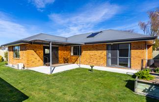 10A Brian Bary Street, Redwoodtown