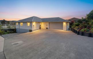 8 Eileen Stephens Place, Tikipunga