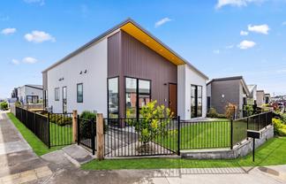 16 Taiororua Avenue, Massey