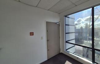 Well-located suburban office