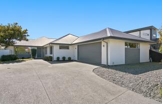 10 Linkwater Way, PARKLANDS