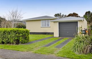 15 Whitcombe Road, Opunake