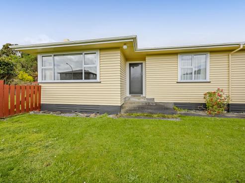 15 Whitcombe Road, Opunake