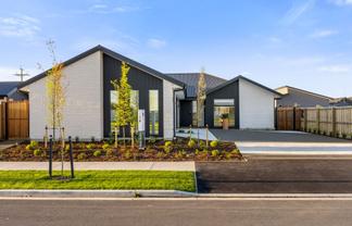 3 Earlsbrook Boulevard, LINCOLN