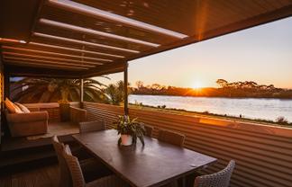 17 Old Ferry Road, Clive