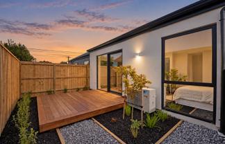 2/75 Randolph Street, Woolston