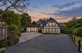 27 Charles Dickens Drive, Mellons Bay