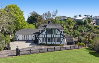 27 Charles Dickens Drive, Mellons Bay
