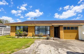 2/1 Lupton Road, Manurewa
