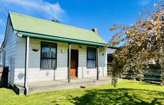 909 Nelson Street North, Mahora