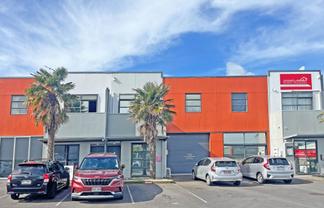 LIVE AND WORK IN MANUKAU 
