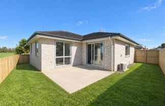 4/39 Saxbys Road, Deanwell
