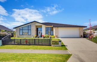 143 Milne Drive, Paraparaumu