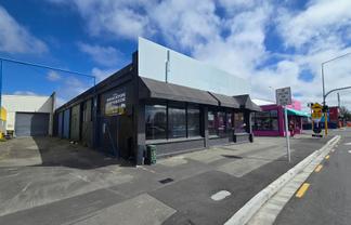 Showroom/Warehouse with Excellent Ferry Rd Profile