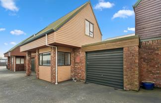 2/46 Brockworth Place, Riccarton