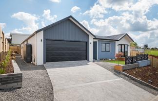 3 + 3a Pukatea Lane, Grandview Heights