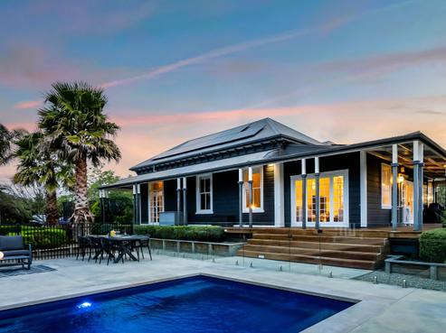 104 Pitt Road, Hillsborough