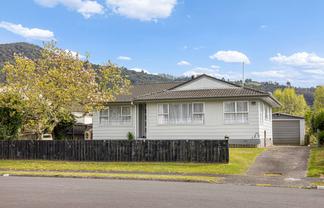 10 Adam Place, Mangakakahi
