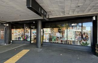 Premium Three Lamps Retail