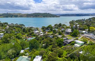 24 Lorenzen Bay Road, Raglan