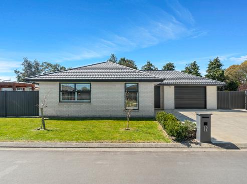 12 Maple Grove, Solway