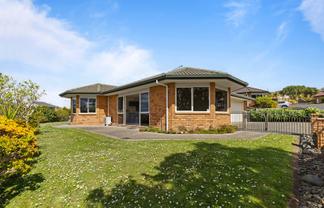 6 The Ritz, Orewa